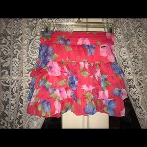 Hollister red floral ruffled skirt (XS)